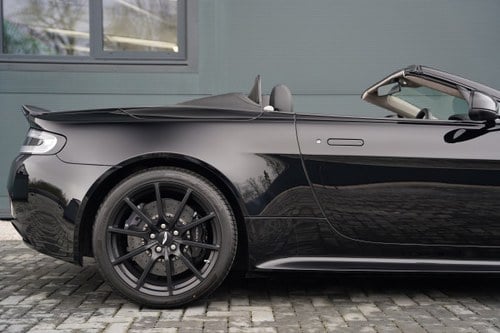 2015 Aston Martin Vantage - 9