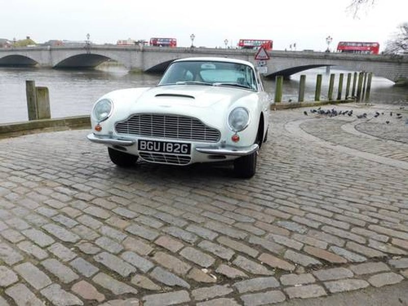 Aston Martin DB6 Vantage RHD