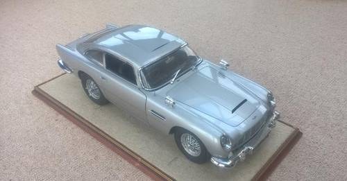 1/8th Scale model James Bond car - Barons Tues 12 Dec 2017  In vendita all'asta