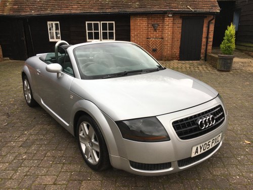 2005 stunning car  modern classic and a geniune car new mot  For Sale