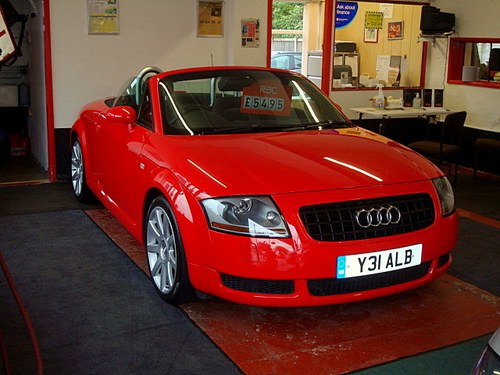 2005 Audi TT Red, black leather, new cambelt + service For Sale