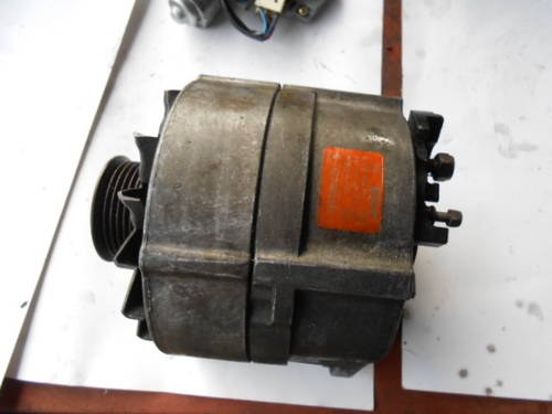 Alternator Audi V8 Till salu