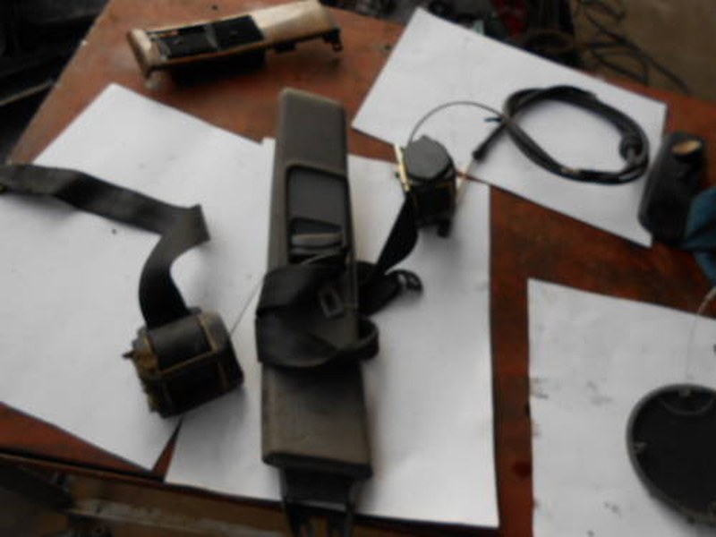 Safety belts for Audi V8