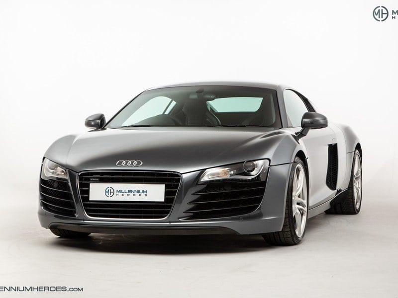 AUDI R8 QUATTRO // 6-SPEED MANUAL // WINGBACK BUCKET SEATS
