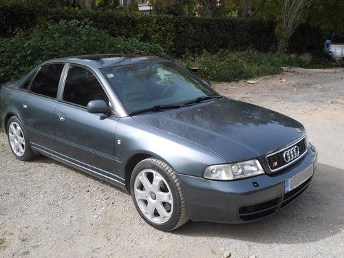 2001 AUDI S4 very fast car, only two owners ! In vendita
