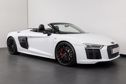 2017 AUDI R8 QUATTRO V10 5.2 FSI SPYDER S-TRONIC- £16800 OF SPEC. In vendita