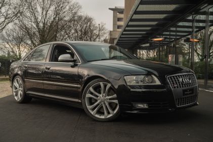 Picture of AUDI S8 V10