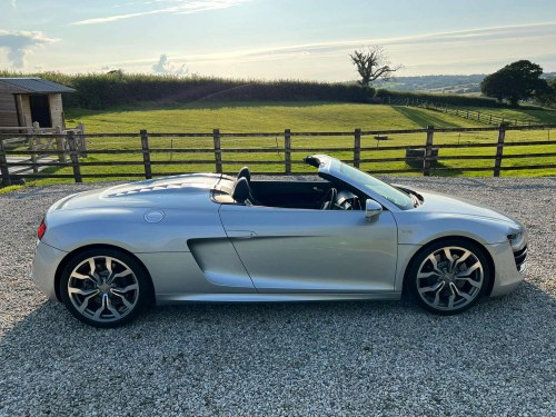 2010 Audi R8 Spyder Quattro V10 Manual.