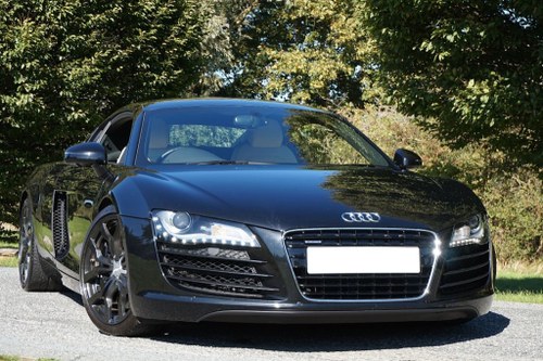 Audi R8 4.2 V8 R-Tronic with full main dealer history
