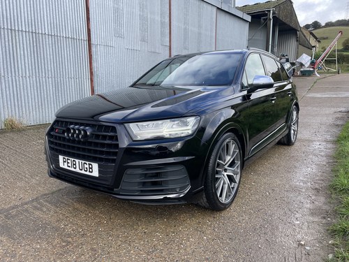 Superb 2018 Audi SQ7 Gloss Black with Black S-Line Leather VERKAUFT