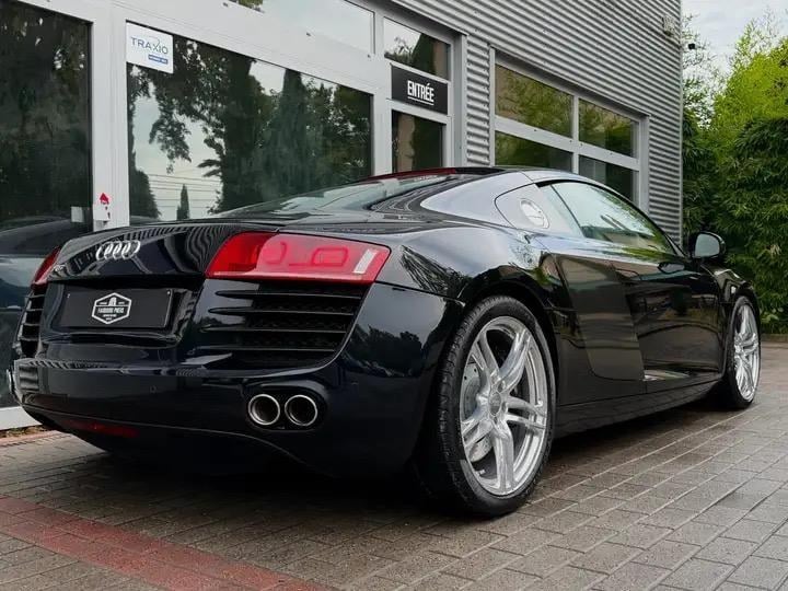 2010 Audi R8 - 2 2010 Audi R8 - 2