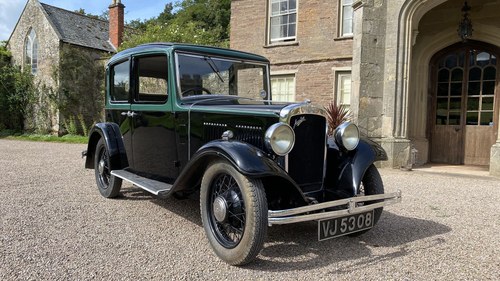 1933 87 year old Austin 10/4 Saloon Car in black For Sale by Auction