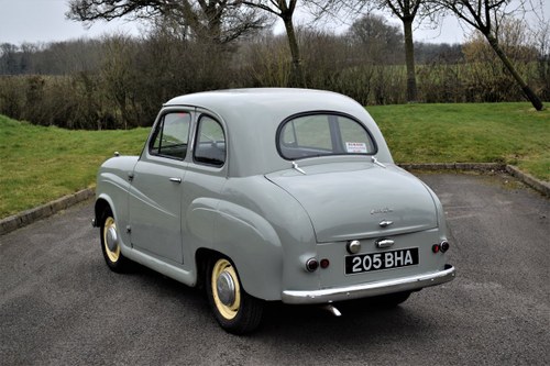 1956 AUSTIN A 30 2-DOOR - DELIGHTFUL INSIDE AND OUT! VENDUTO