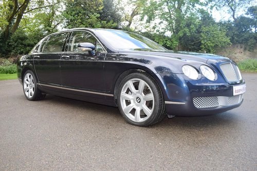 2005 2006 Model/55 Bentley Flying Spur in Sapphire Blue For Sale