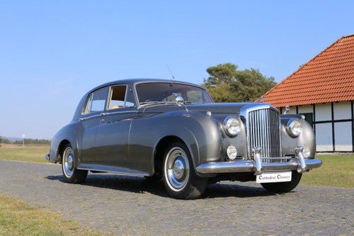 A majestic fully restored 1958 Bentley S1 VENDUTO