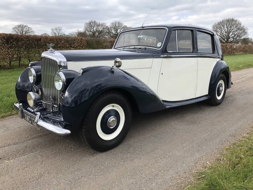 1951 BENTLEY Mark vi SALOON IN DARK BLUE AND IVORY For Sale
