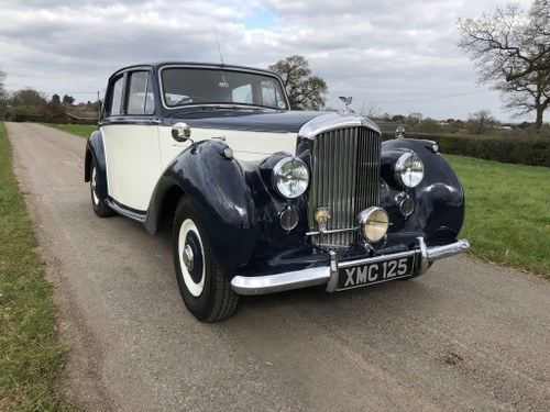 1951 BENTLEY Mark vi  IN DARK BLUE AND IVORY For Sale