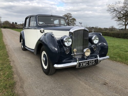 1951 BENTLEY MKVI SALOON IN DARK BLUE AND IVORY For Sale