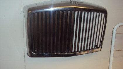 BENTLEY 8 CHROME GRILL IDEAL ORNAMENT MAN CAVE