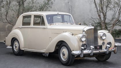 1953 Bentley R-Type Saloon Left-Hand-Drive