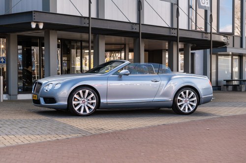 Bentley Continental GTC 4.0 V8 Mulliner 2012