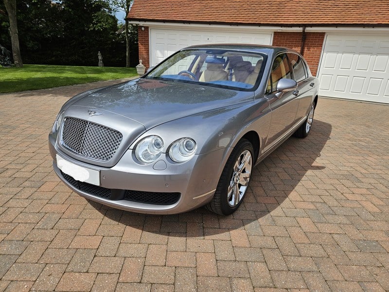 Rapid Classics: Eine Suche. Alle Oldtimer. 13 » Rapid Classics: Eine Suche. Alle Oldtimer. 2007 Bentley Continental Flying Spur