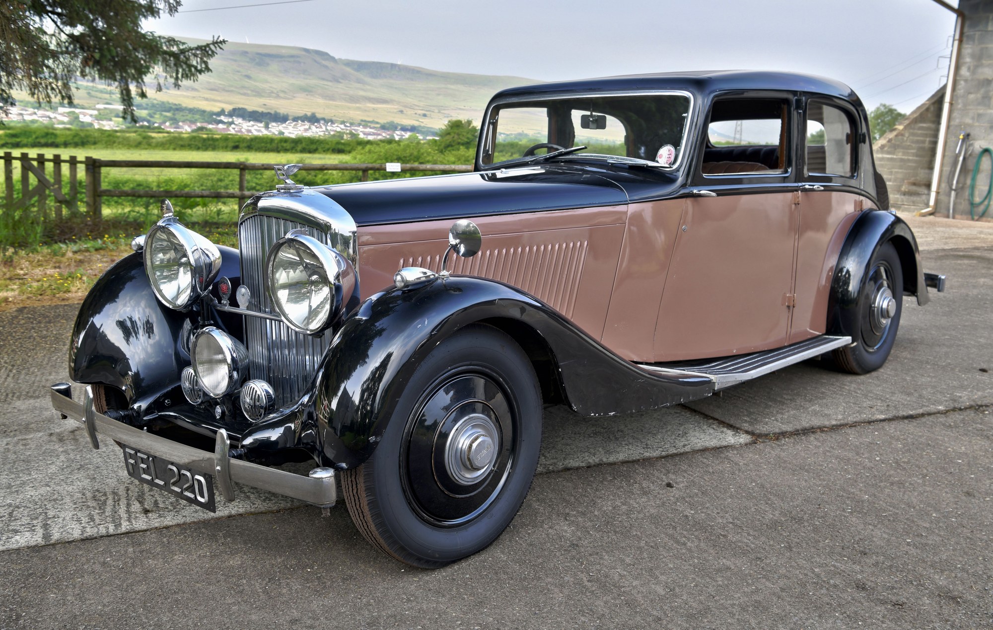 1939 Derby Bentley 4,25 litre Park Ward sports saloon, foto 1