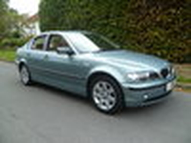 BMW 325i SE SALOON 2002 11,000 miles only