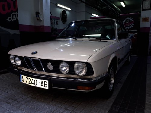 BMW e 28 520i 1980 in very good situation In vendita