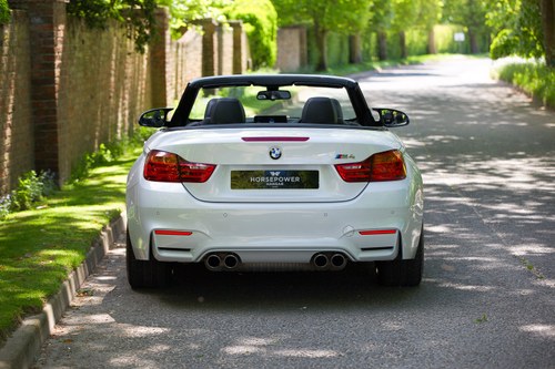 2015 BMW M4 CONVERTIBLE - FBMSH, 29K, MINERAL WHITE, BIG SPEC À venda