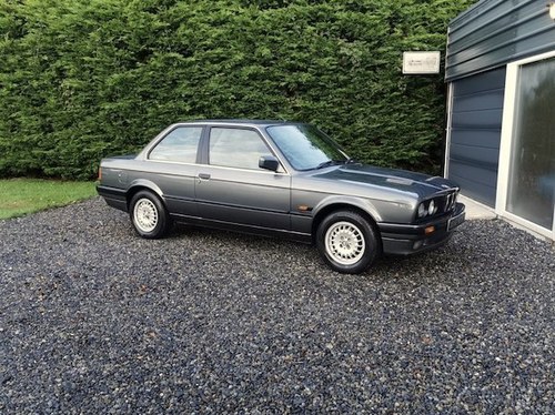 Beautiful, 1989 BMW 320i, low mileage SOLD