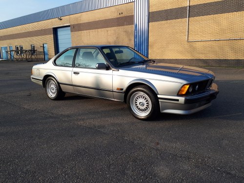 BMW M6 (1987) 260 hp manual 6 gear airco fridge 43,000 km In vendita