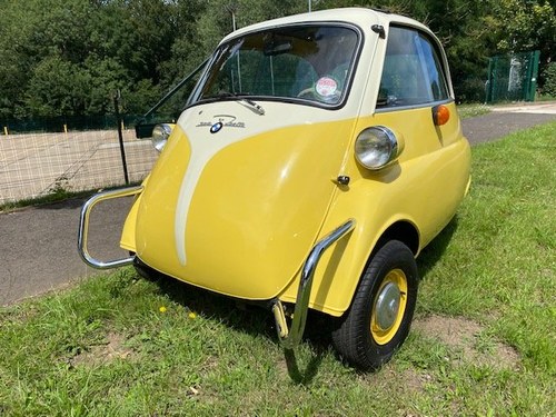 1959 BMW Isetta 300 in yellow and white. For Sale