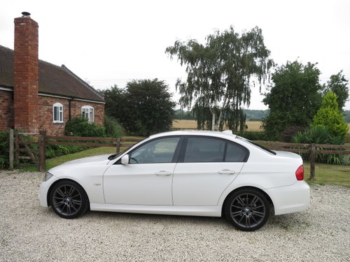 2011 BMW 318i Sport Plus Edition White. For Sale
