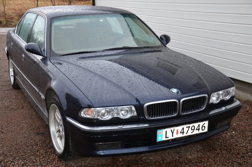 1995 BMW E38  5,4 Litres. V12. 326 HP. In vendita