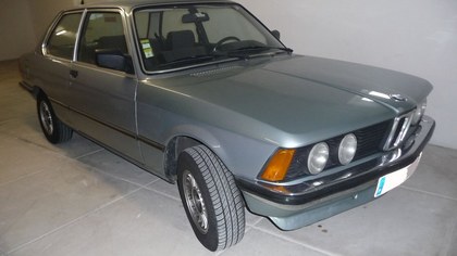 Rare E21 323i from 1982 with sunroof and A / C