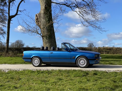 1992 J BMW 318i DESIGN E30 CONVERTIBLE NEON BLUE ONLY 83K In vendita