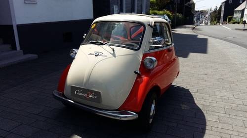 Very charming Isetta BMW from 1960 Microcar VENDIDO