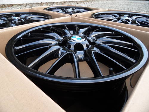 Genuine BMW 18 inch MV1 Staggered alloy wheels. In vendita