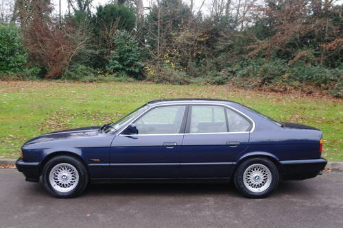 BMW E34 SERIES.. 525i SE AUTO.. RARE ROYAL BLUE.. TOP SPEC VENDUTO
