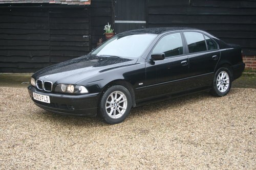 2003 RARE LOW MILEAGE STUNNING INSIDE AND OUT 12 MONTHS MOTS/HIS In vendita