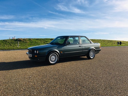 1989 NOW SOLD - BMW E30 320i SE manual coupe For Sale