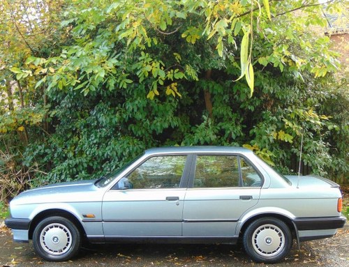 1989 BMW E30 318i SALOON AUTO.. ONLY 49K MILES.. LOVELY EXAMPLE.. VENDUTO