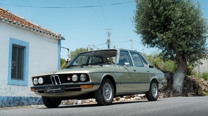 1974 - BMW E12 520