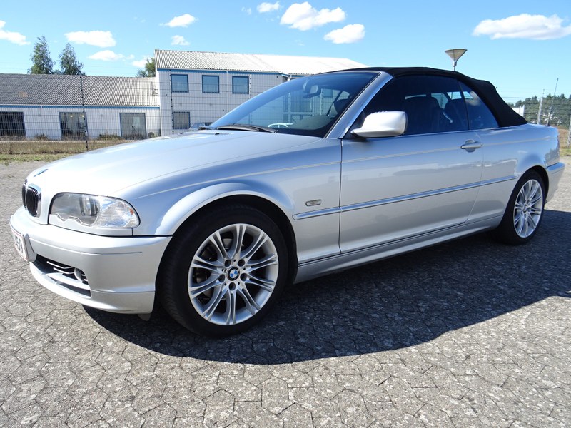 2001 BMW 320i (E46) Cabriolet