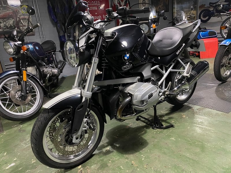 Absolutely stunning BMW R1200R Classic