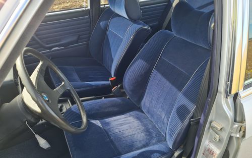 1981 BMW 520/6 (E12) - rare 5 manual gearbox - first paint (picture 11 of 30)