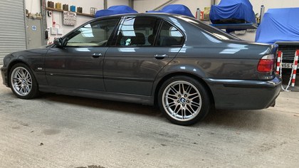 BMW M5 (E39) in rare Anthracite metallic Gray