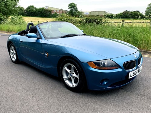 2004 BMW Z4 2.2i CONVERTIBLE // ONLY 17000 MILES // OUTSTANDING In vendita