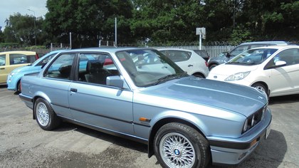 1990 BMW E30 320i AUTO